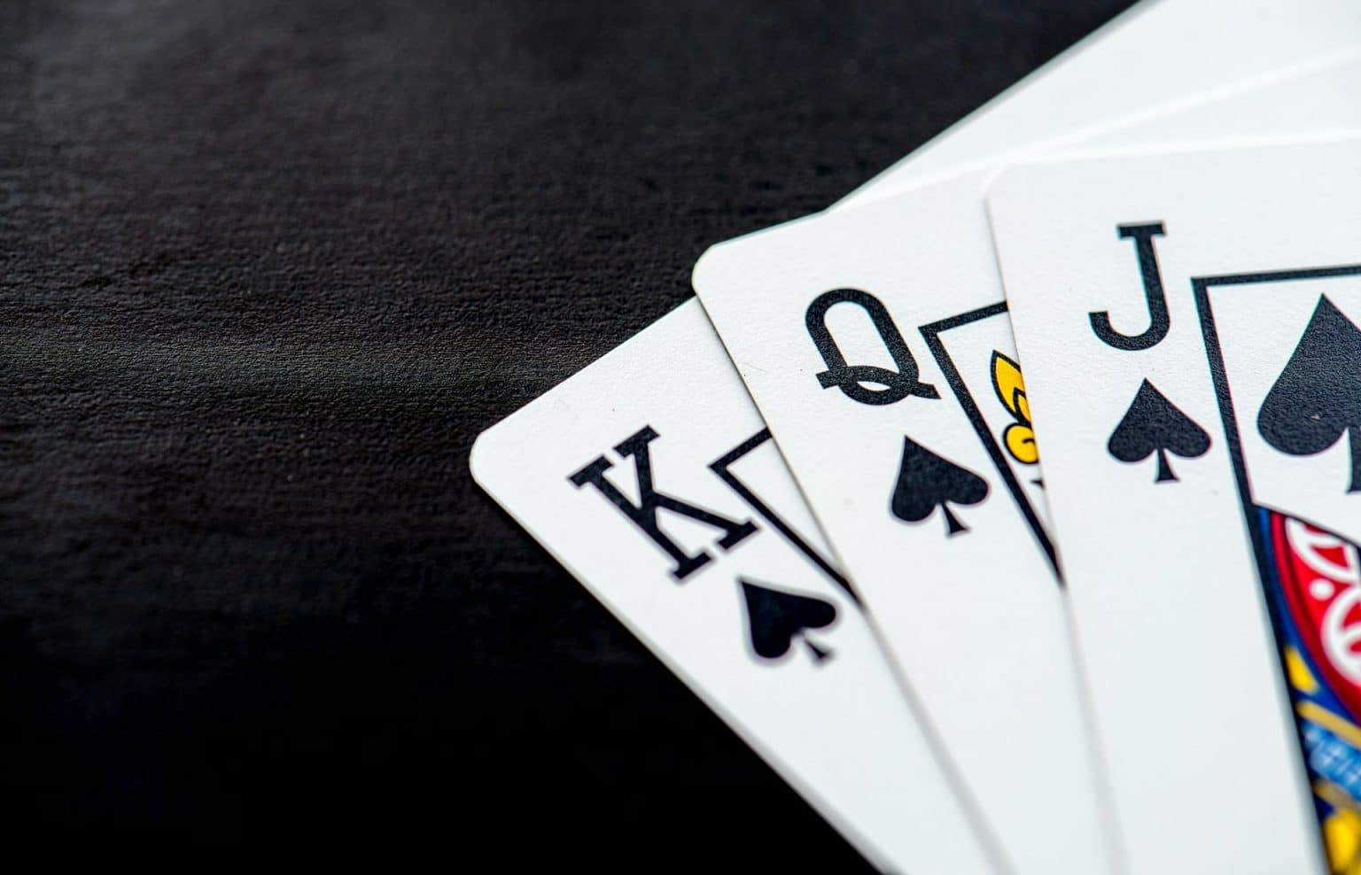 A Look at Popular Casino Table Games in UK: What to Try