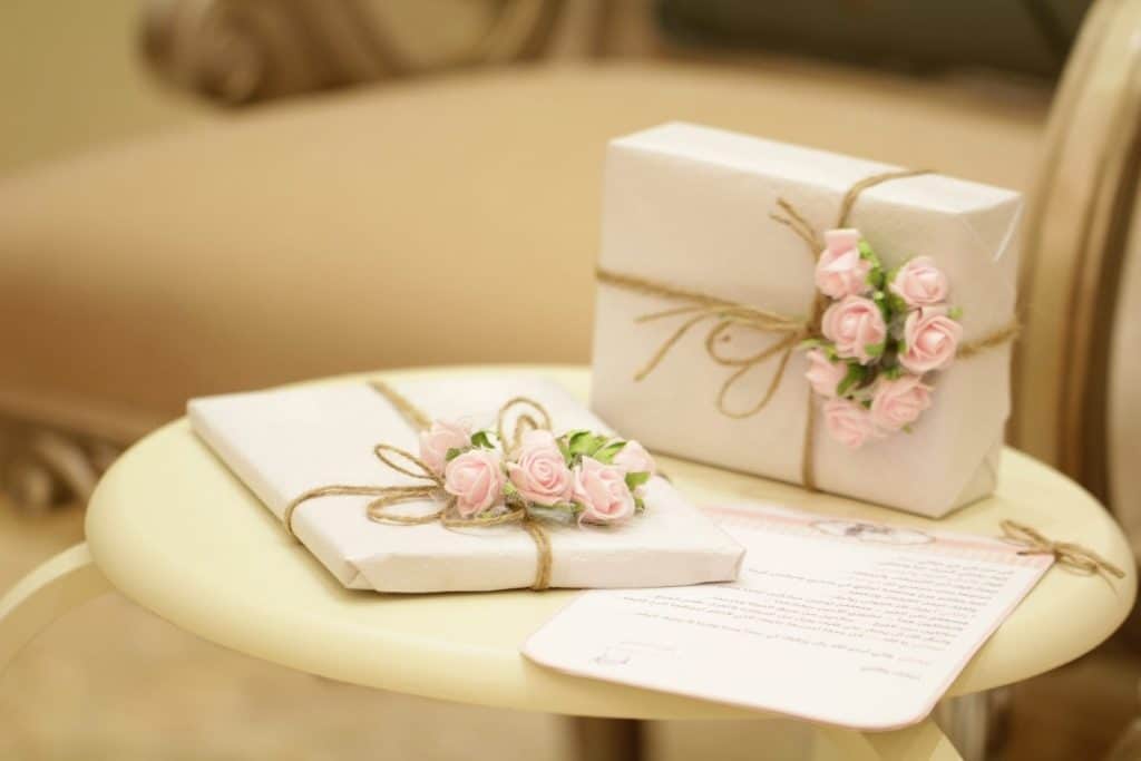 Five Extremely Popular Online Gift Ideas for that Long-Distance Friend in Your Life