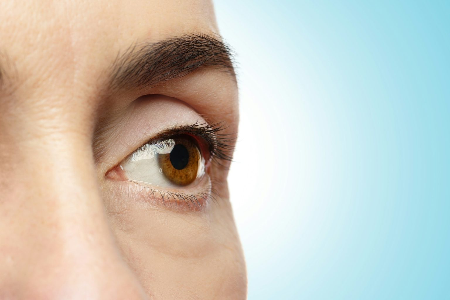 Top 5 Essentials for Healthy Eyes in the Digital Age